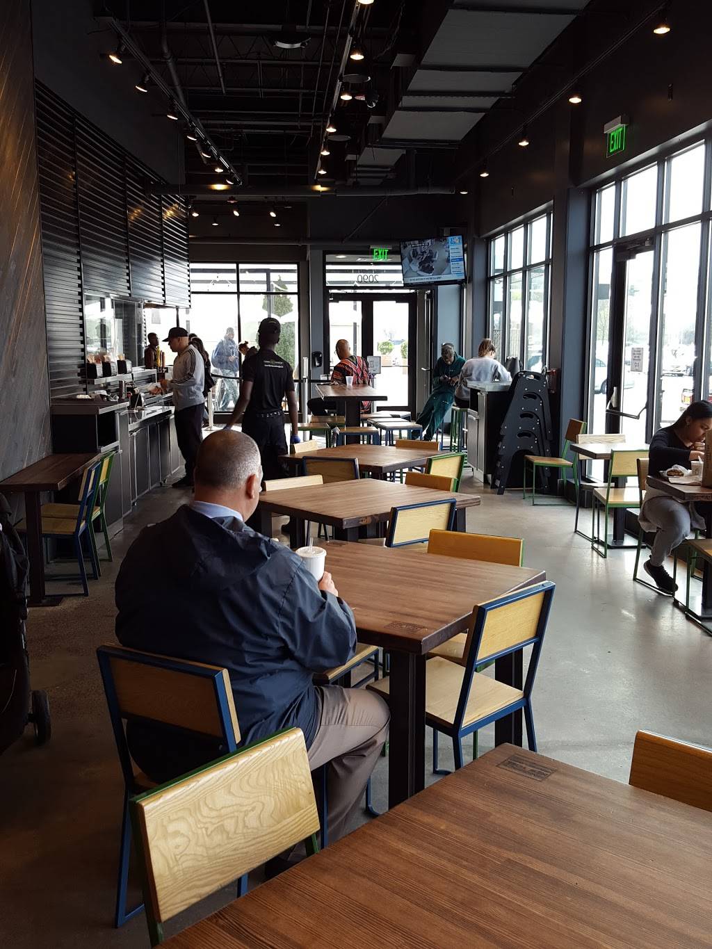 Shake Shack | restaurant | 2090 Mall Walk, Yonkers, NY 10704, USA | 9142891301 OR +1 914-289-1301