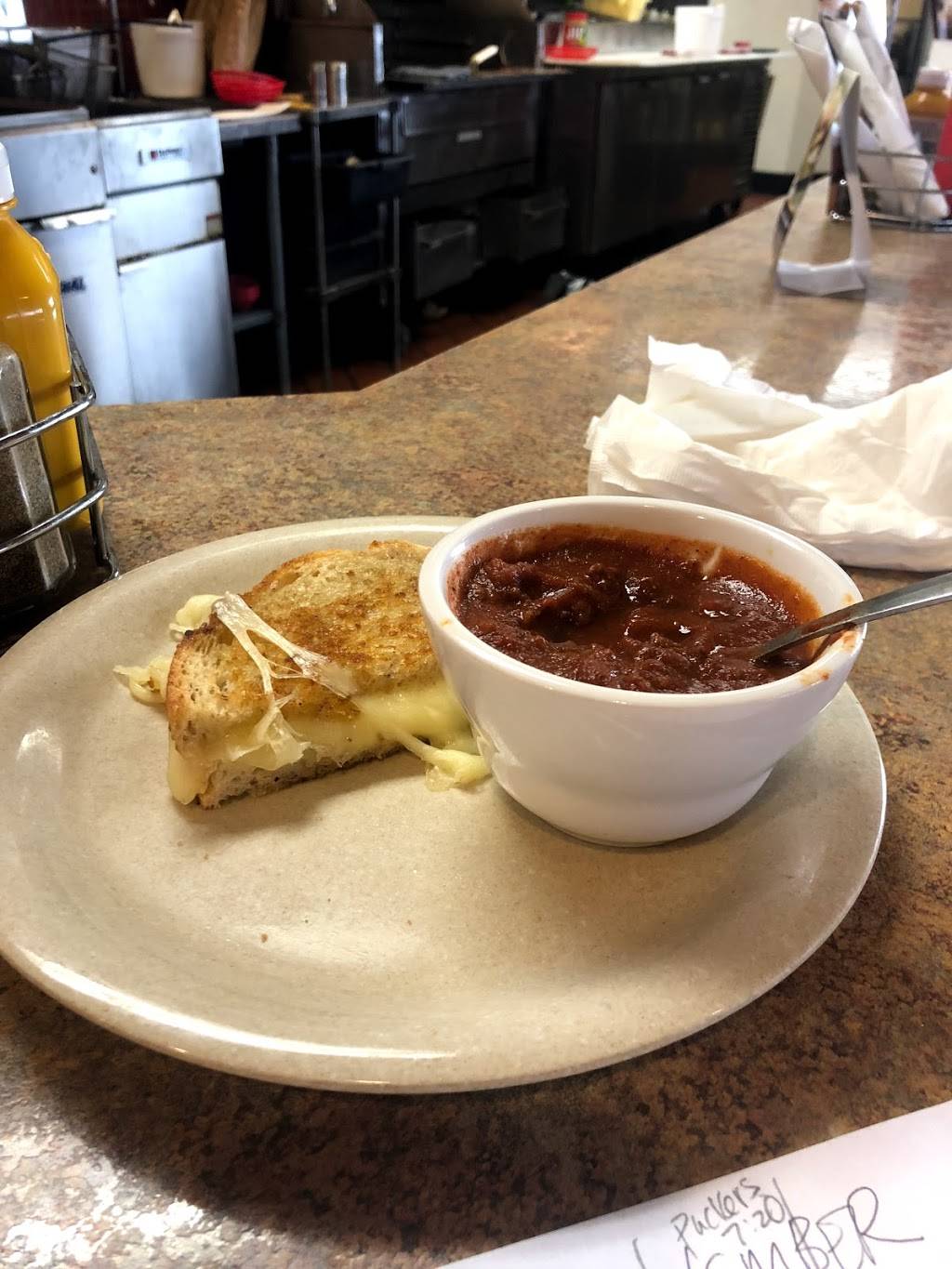 Cinder’s Charcoal Grill | restaurant | 2369 W Wisconsin Ave, Appleton, WI 54911, USA | 9207380116 OR +1 920-738-0116