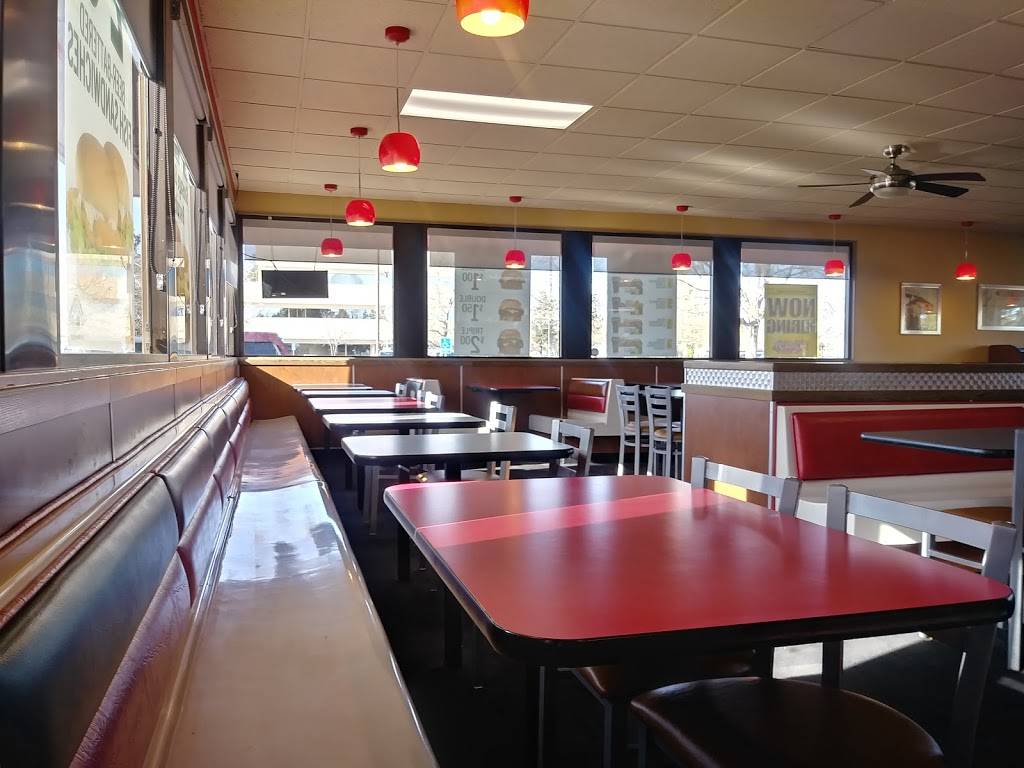 Carls Jr. | restaurant | 6460 Redwood Dr, Rohnert Park, CA 94928, USA | 7075845727 OR +1 707-584-5727
