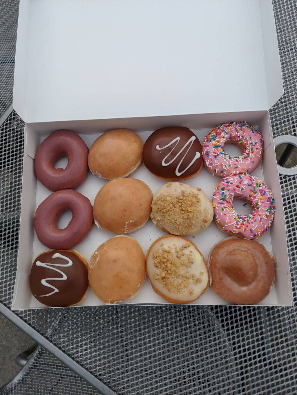 Krispy Kreme | bakery | 4760 E Los Coyotes Diagonal, Long Beach, CA 90815, USA | 5624944662 OR +1 562-494-4662