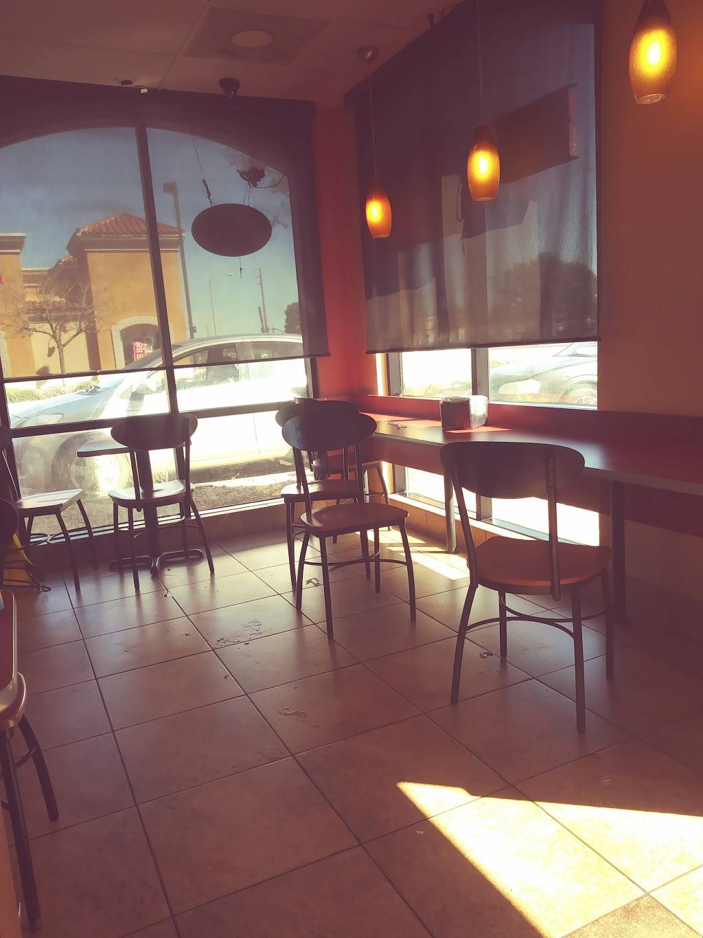 Jack in the Box | restaurant | 1799 E Ave. J, Lancaster, CA 93535, USA | 6619498975 OR +1 661-949-8975