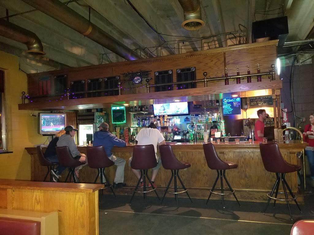 Vinne Ts Clubhouse | restaurant | 221 E 8th St, Cookeville, TN 38501, USA | 9313722582 OR +1 931-372-2582