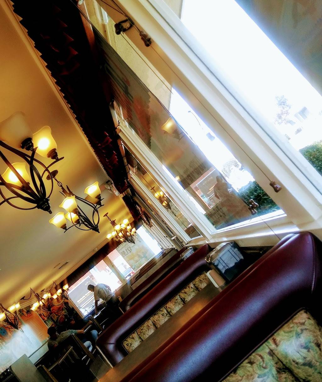 Toms Famous Burgers 5 | restaurant | 3635 E Imperial Hwy, Lynwood, CA 90262, USA | 3106318633 OR +1 310-631-8633