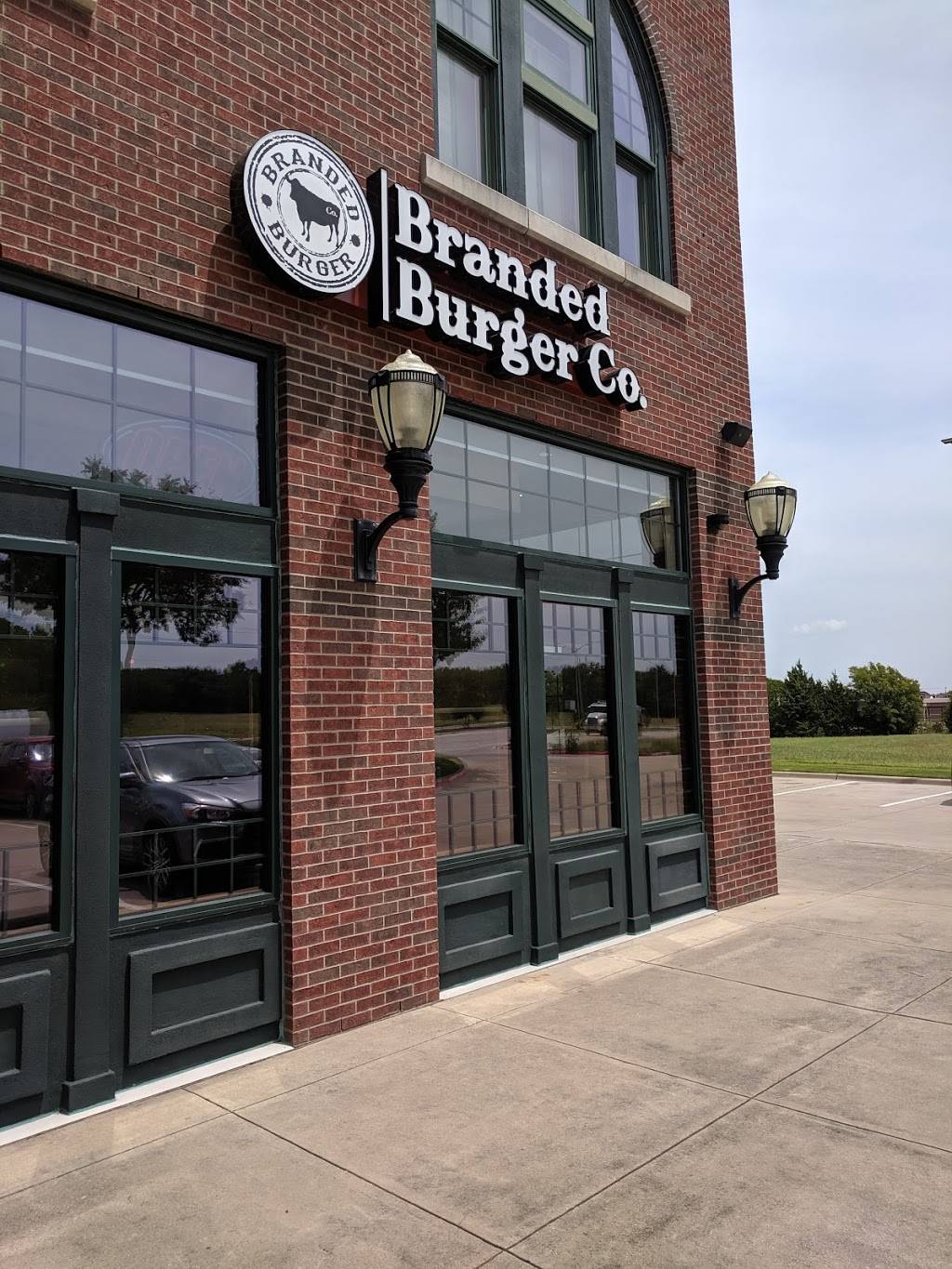 Branded Burger Co. | restaurant | 1831 E Broad St Ste#105, Mansfield, TX 76063, USA | 6824223594 OR +1 682-422-3594