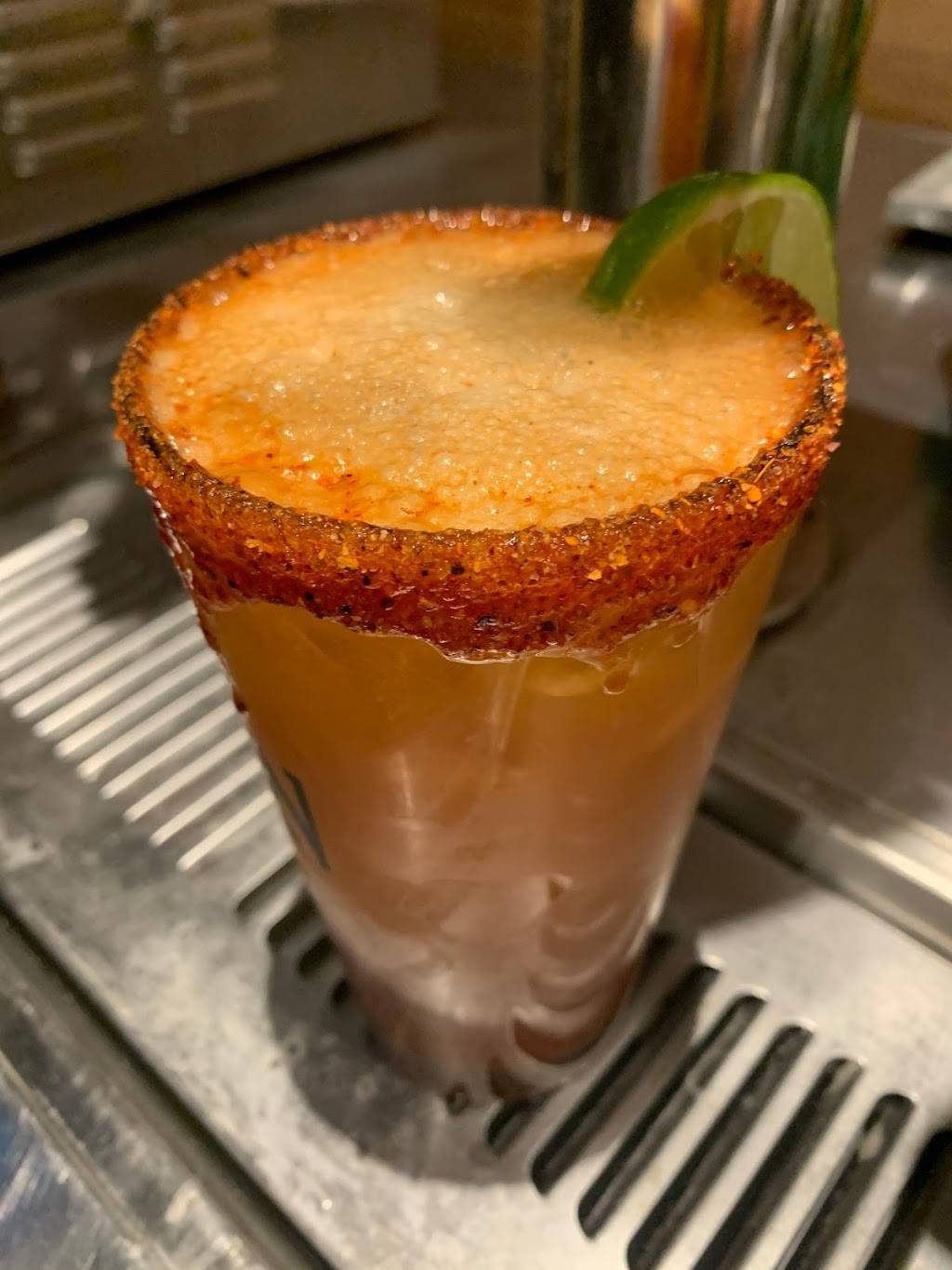 Sushi Bar On Main St | restaurant | 24328 Main St, Newhall, CA 91321, USA | 6618881313 OR +1 661-888-1313