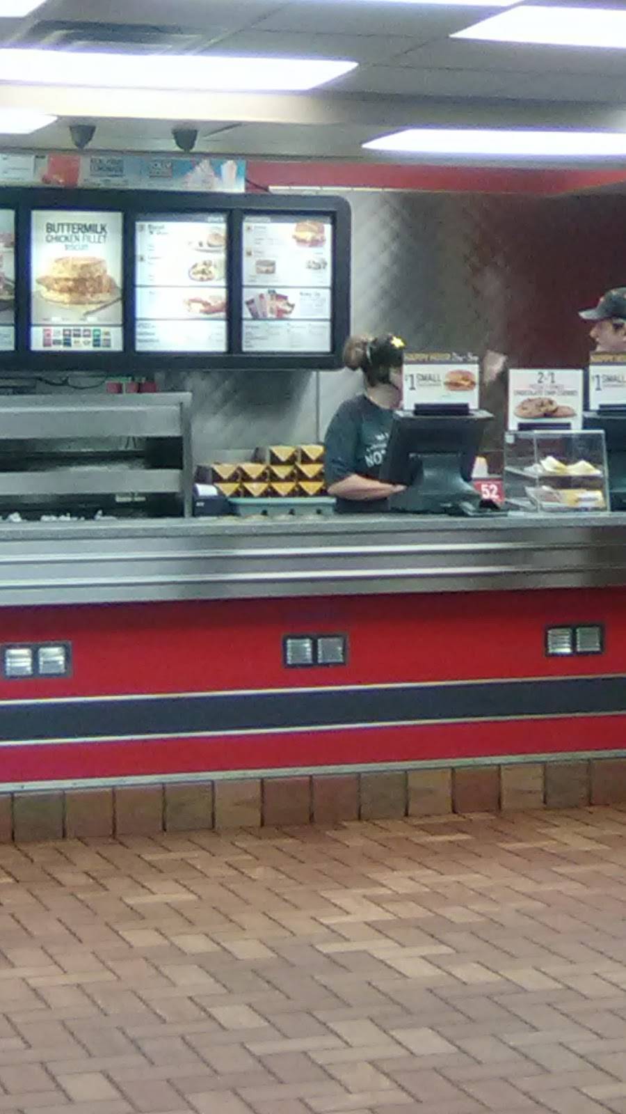 Hardees | restaurant | 301 N Broadway, Peru, IN 46970, USA | 7654733269 OR +1 765-473-3269