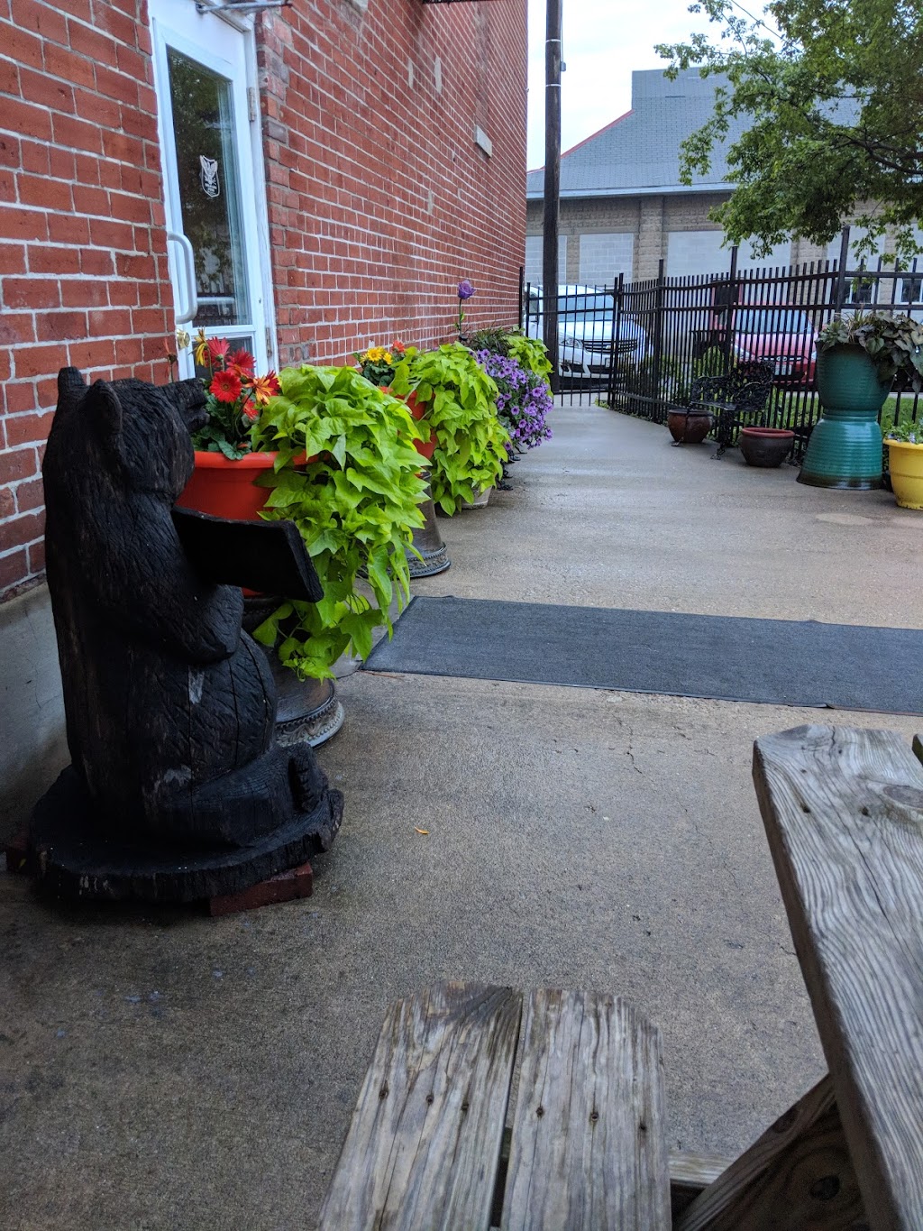 Gabbys Bar & Grill | restaurant | 214 W Main St, Ava, IL 62907, USA | 6184263000 OR +1 618-426-3000