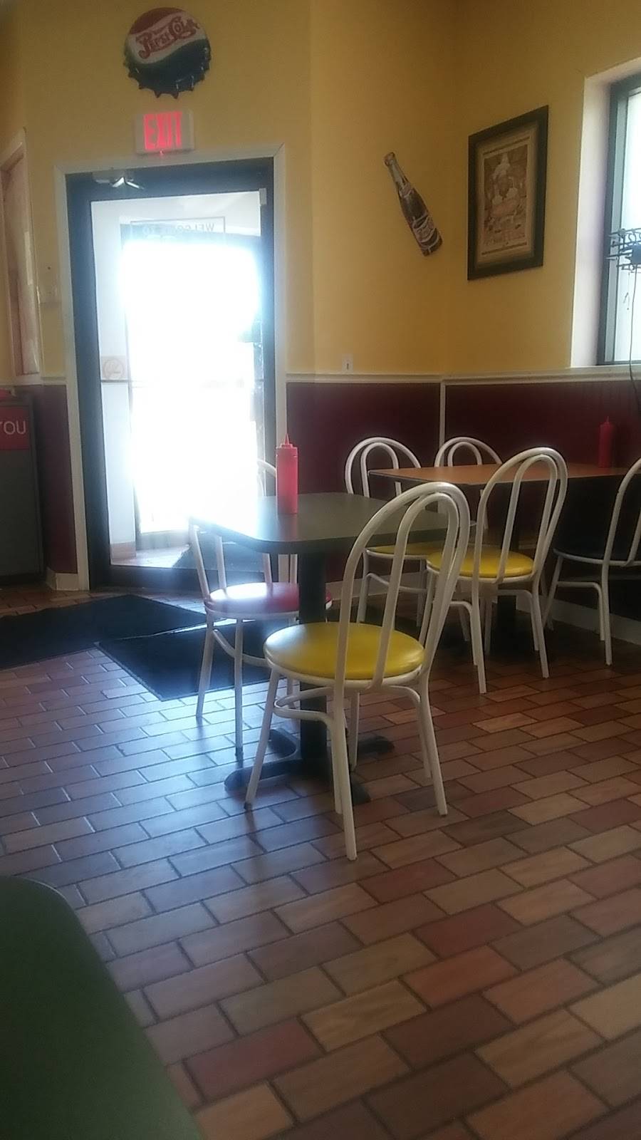 Luichis Hot Dogs | restaurant | 603 Montague St, Rockford, IL 61102, USA | 8159975271 OR +1 815-997-5271