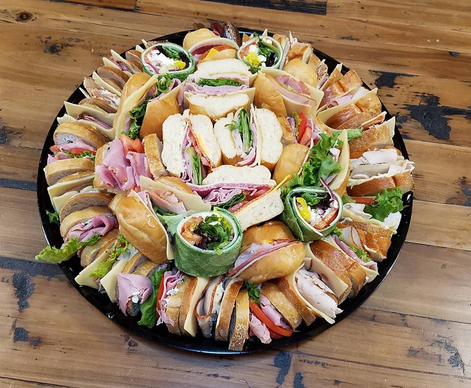 Mikes Deli | restaurant | 114 W Middle St, Chelsea, MI 48118, USA | 7344755980 OR +1 734-475-5980