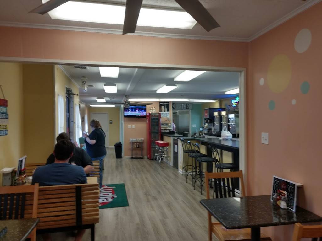 Lydia daiquiri snowball Cafe | restaurant | 7711 Weeks Island Rd, New Iberia, LA 70560, USA | 3373673888 OR +1 337-367-3888