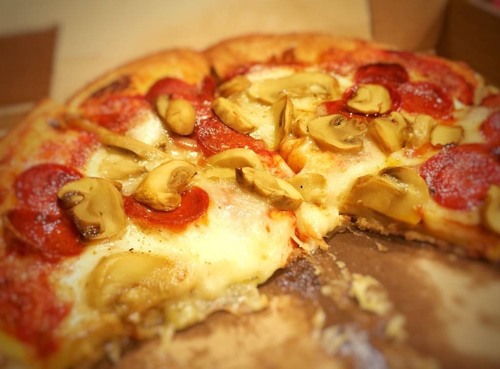 Kraus Pizza | restaurant | 5006 Tuscarawas St W, Canton, OH 44708, USA | 3304781515 OR +1 330-478-1515