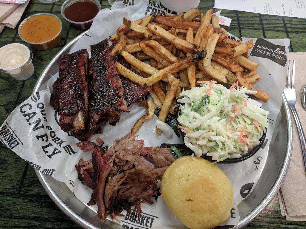 Old Carolina Barbecue | restaurant | 4710 Everhard Rd NW, Canton, OH 44718, USA | 3304993080 OR +1 330-499-3080