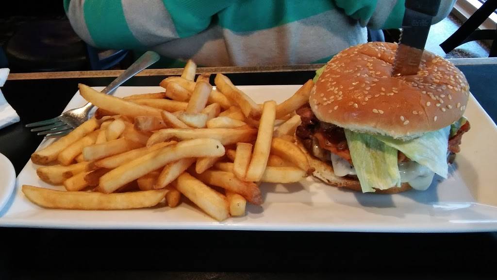 Boulevard Grill | restaurant | 560 Exmouth St, Sarnia, ON N7T 7S5, Canada | 5193442752 OR +1 519-344-2752