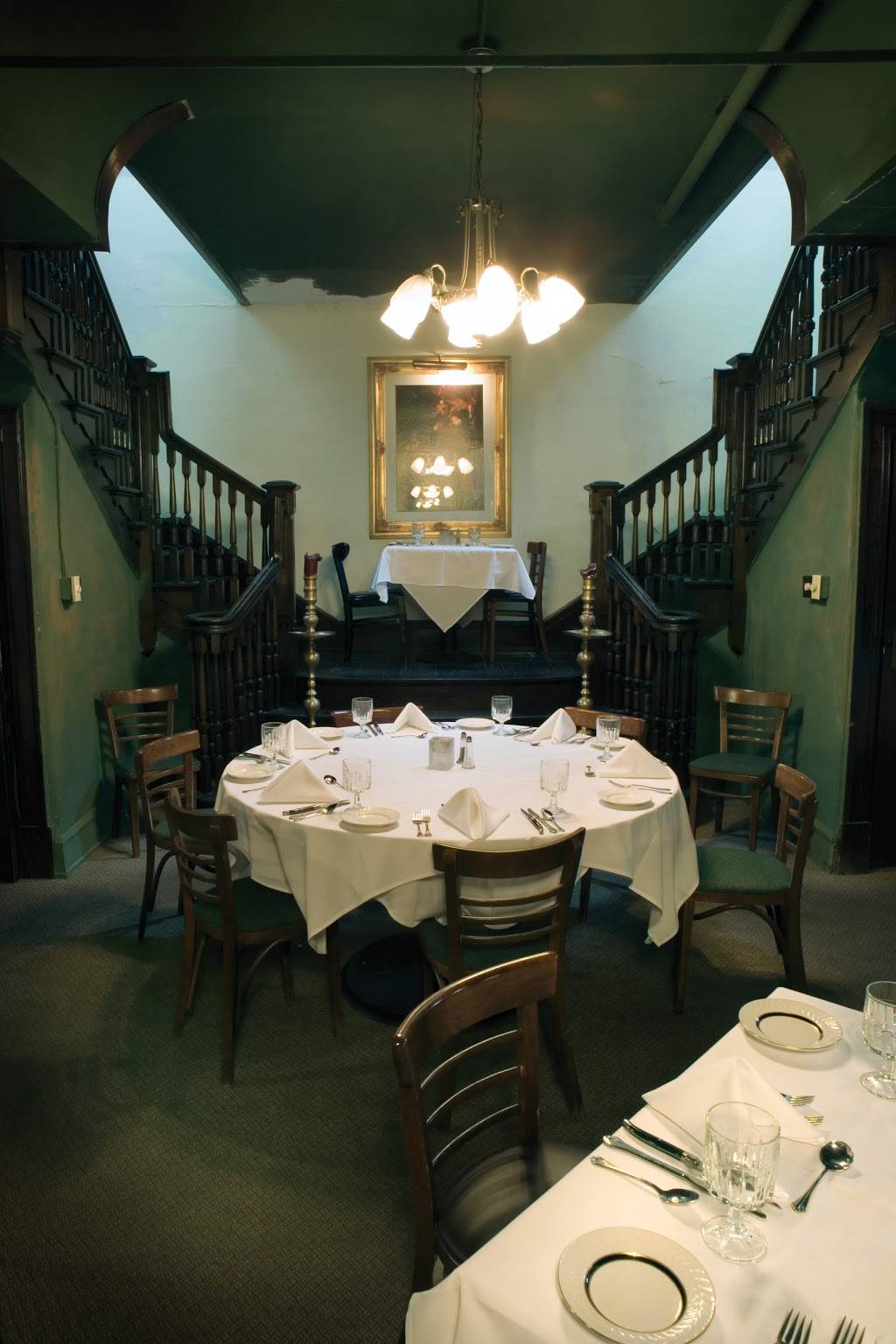 Carnegies Restaurant | restaurant | 100 W North St, Greenfield, IN 46140, USA | 3174628480 OR +1 317-462-8480