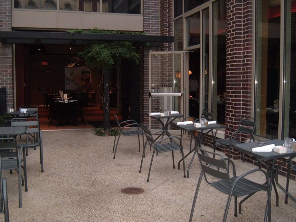 Bristol Bar & Grille Downtown | restaurant | 614 W Main St #4211, Louisville, KY 40202, USA | 5025821995 OR +1 502-582-1995