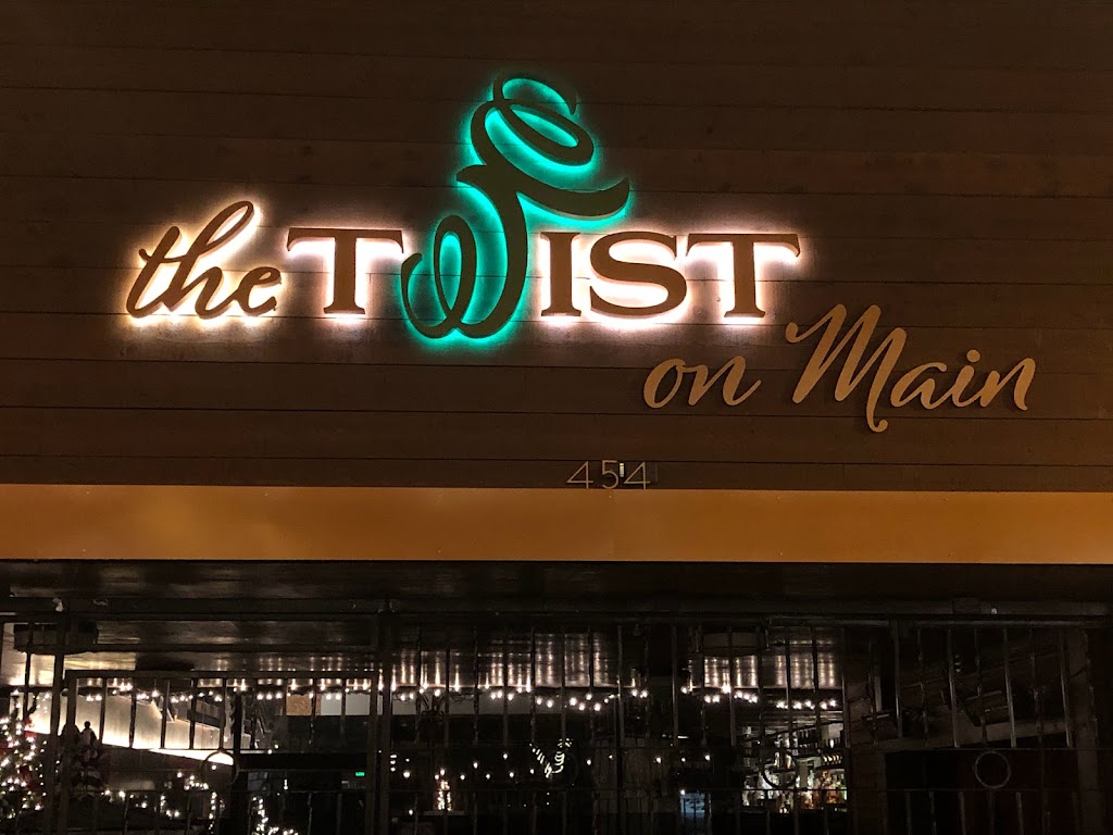 The Twist On Main | restaurant | 454 E Main St, Ventura, CA 93001, USA | 8056410053 OR +1 805-641-0053