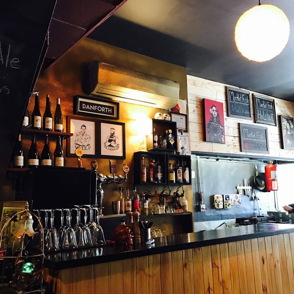 Off The Hook Fishbar | restaurant | 749 Broadview Ave, Toronto, ON M4K 2P6, Canada | 4164654356 OR +1 416-465-4356