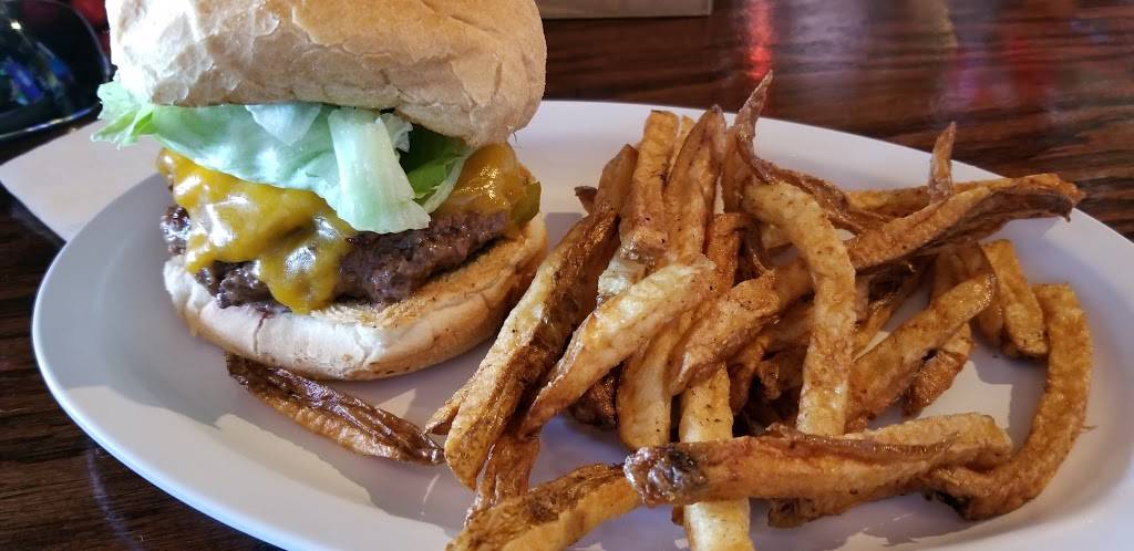 Pirates Pub & Grub | restaurant | Boardwalk Pl E, Madeira Beach, FL 33708, USA | 7273196285 OR +1 727-319-6285