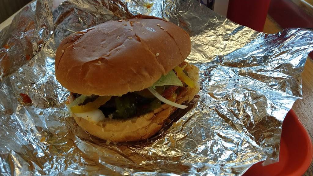 Barrie Burger Dunlop | restaurant | 404 Dunlop St W, Barrie, ON L4N 1C2, Canada | 7057220660 OR +1 705-722-0660