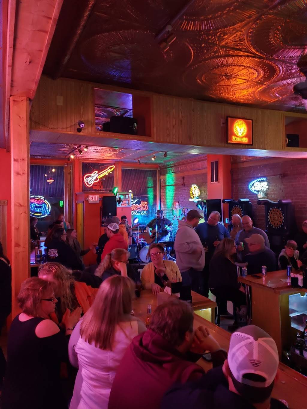 Chubz Pub & Grub | restaurant | 120 E Main St, Warren, IL 61087, USA | 8157453333 OR +1 815-745-3333