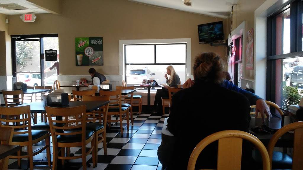 Grouchos Deli | meal takeaway | 1871 Sam Rittenberg Blvd, Charleston, SC 29407, USA | 8435731900 OR +1 843-573-1900