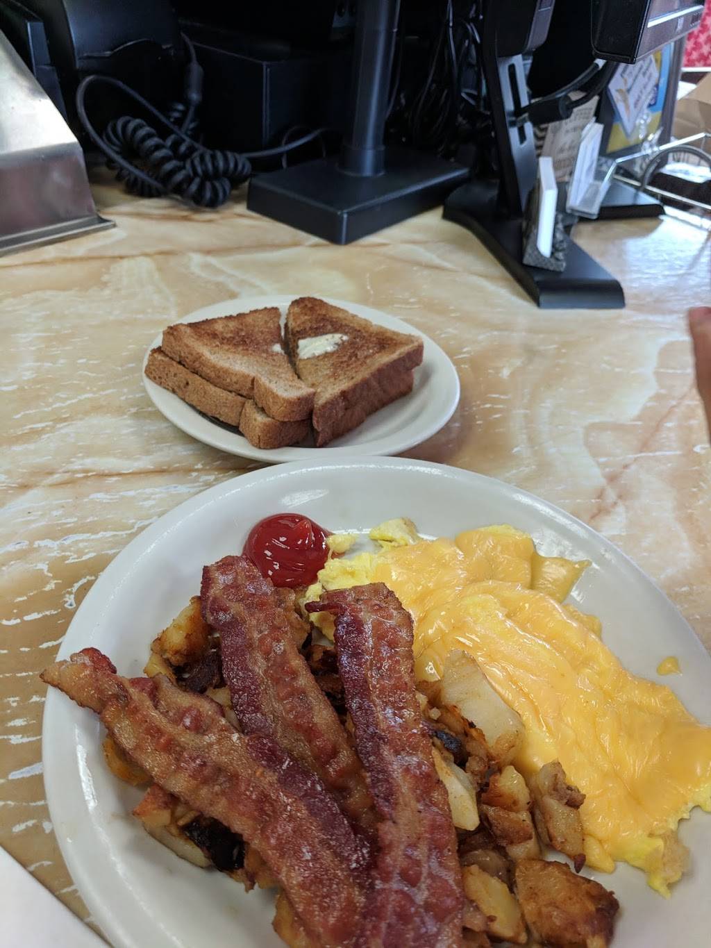 C Js Coffee Shop | restaurant | 225 N Long Beach Rd, Rockville Centre, NY 11570, USA | 5167669107 OR +1 516-766-9107