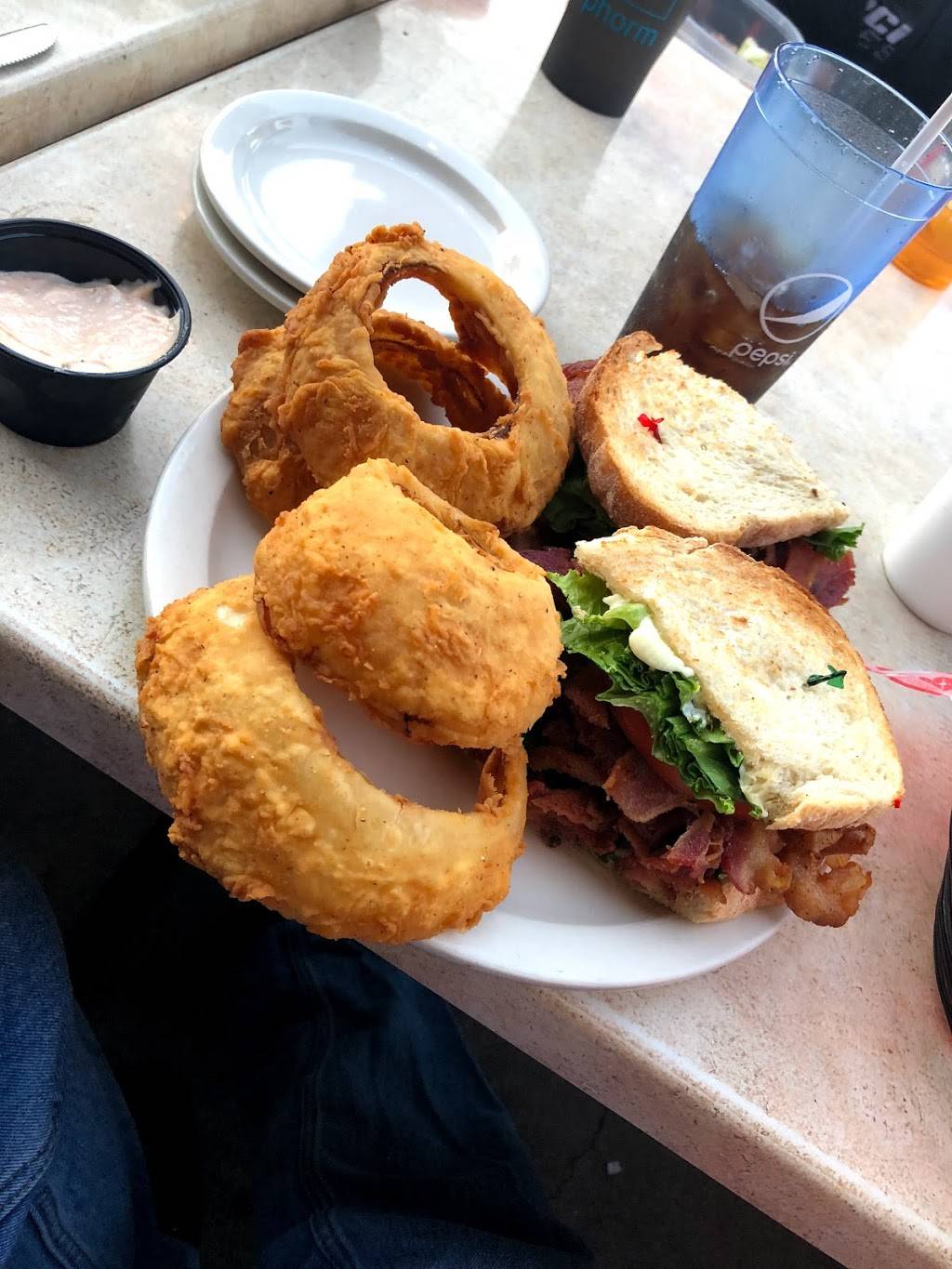 Joey Bs Food & Drink | restaurant | 189 Concord Plaza Shopping Center, St. Louis, MO 63128, USA | 3148432121 OR +1 314-843-2121