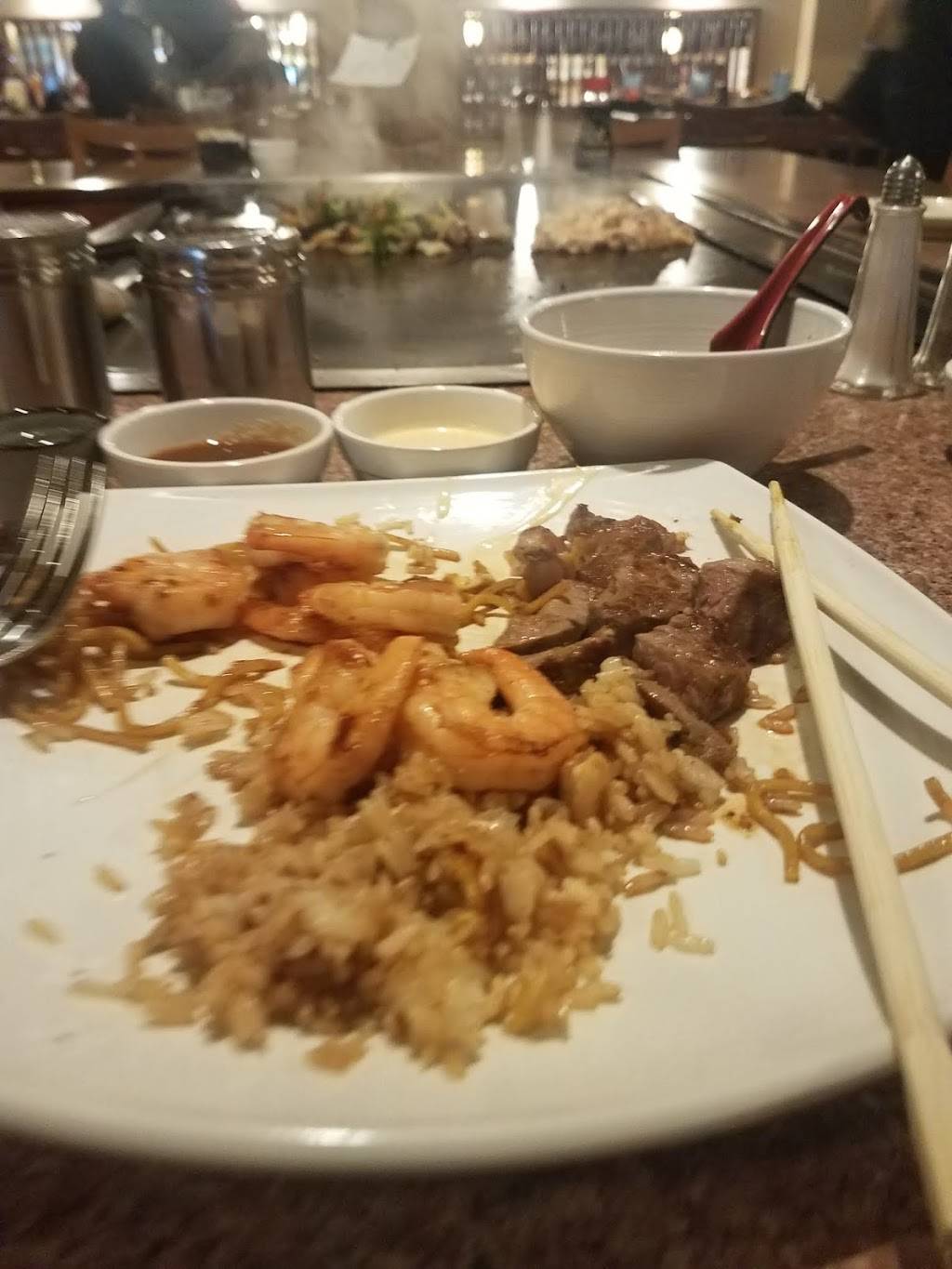 Fuji Teppanyaki & Sushi | restaurant | 5621 196th St SW, Lynnwood, WA 98036, USA | 4253617574 OR +1 425-361-7574