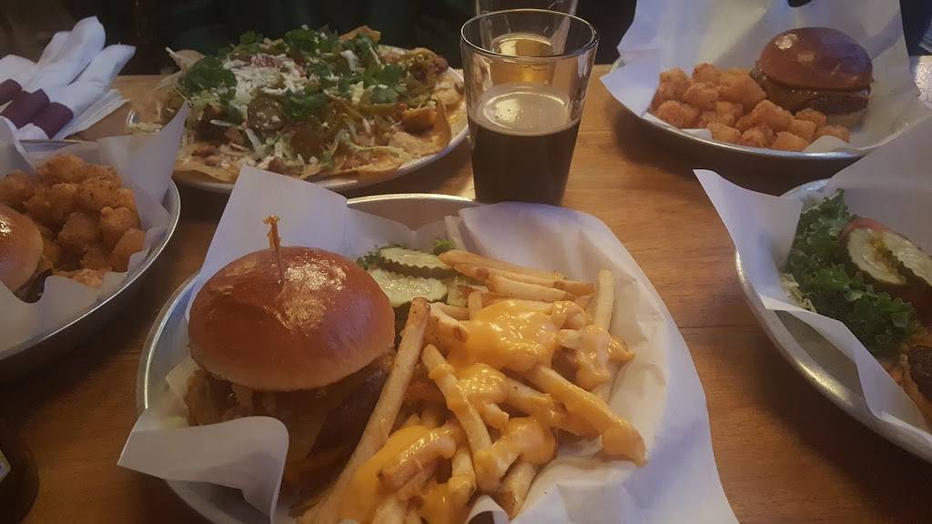 Jack & Gingers | restaurant | 2048 W Armitage Ave, Chicago, IL 60647, USA | 7732276700 OR +1 773-227-6700