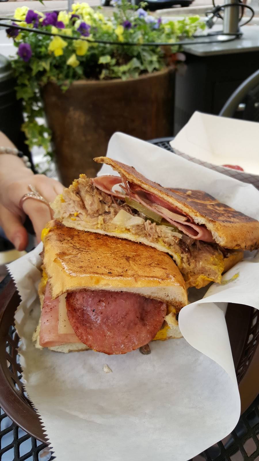 Lakeview Burgers and Seafood | restaurant | 872 Harrison Ave, New Orleans, LA 70124, USA | 5042891032 OR +1 504-289-1032