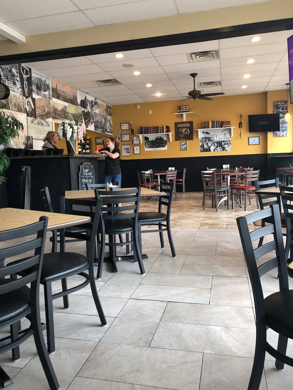 Hamburgerseria | restaurant | 1015 Essington Rd, Joliet, IL 60435, USA | 8157252883 OR +1 815-725-2883