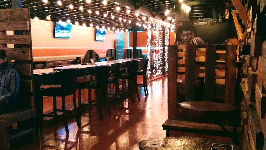 BallHoggs BBQ | restaurant | 2941 E Houston St, San Antonio, TX 78202, USA | 2105494203 OR +1 210-549-4203