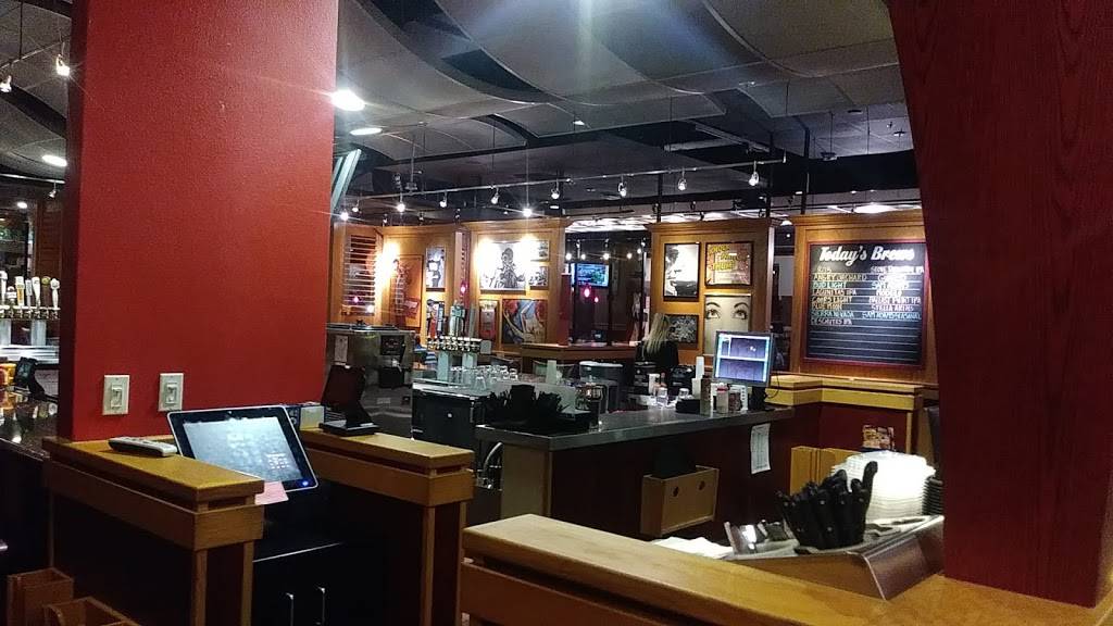 Red Robin Gourmet Burgers and Brews | restaurant | 186 Nut Tree Pkwy, Vacaville, CA 95687, USA | 7074557383 OR +1 707-455-7383