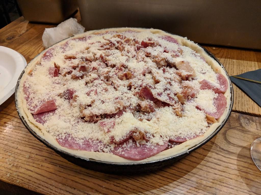 Giordanos | restaurant | 815 W Van Buren St, Chicago, IL 60607, USA | 3124211221 OR +1 312-421-1221