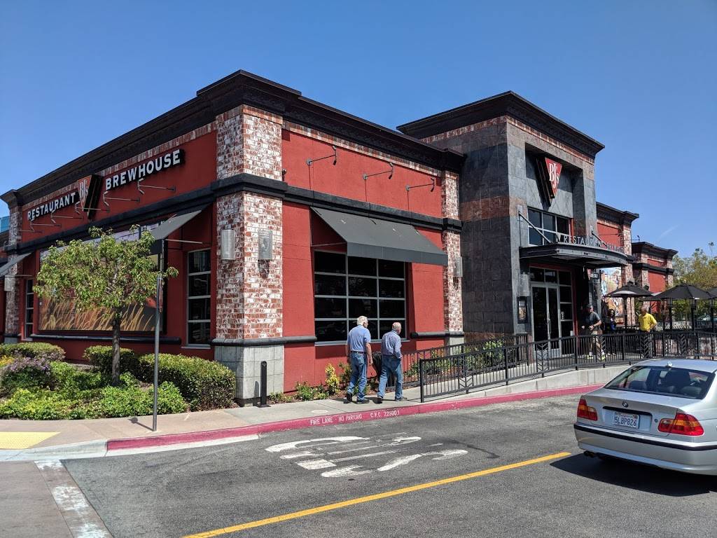 BJs Restaurant & Brewhouse | restaurant | 2206 Bridgepointe Pkwy, San Mateo, CA 94404, USA | 6509312990 OR +1 650-931-2990