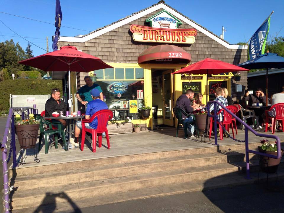 Des Moines DogHouse | meal takeaway | 22302 Marine View Dr S, Des Moines, WA 98198, USA | 2068241794 OR +1 206-824-1794