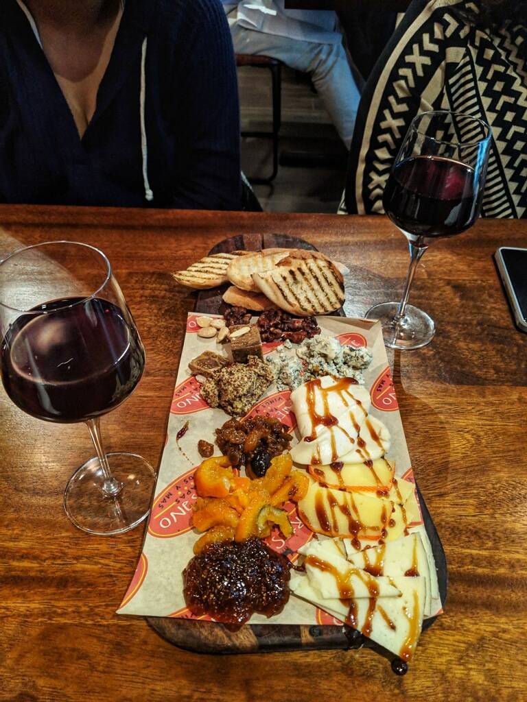 Artesano Vino Tapas Y Mas | restaurant | 1321 Herr Ln #130, Louisville, KY 40222, USA | 5027082196 OR +1 502-708-2196