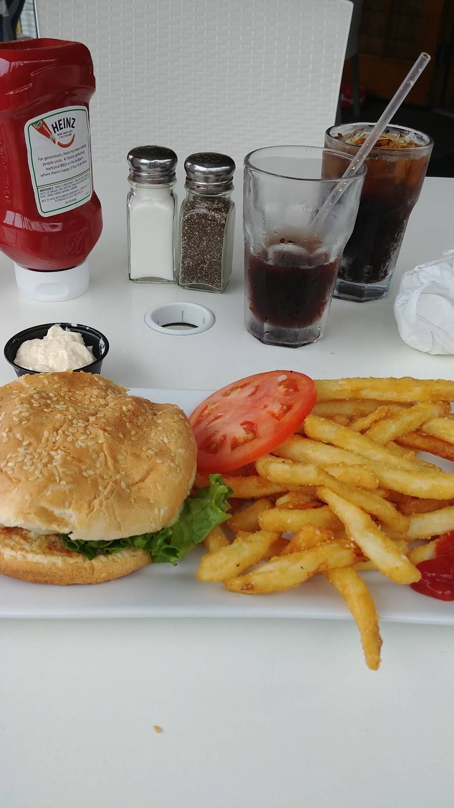 Cherrys | restaurant | 158 Bayview Walk, Bay Shore, NY 11706, USA | 6315977859 OR +1 631-597-7859