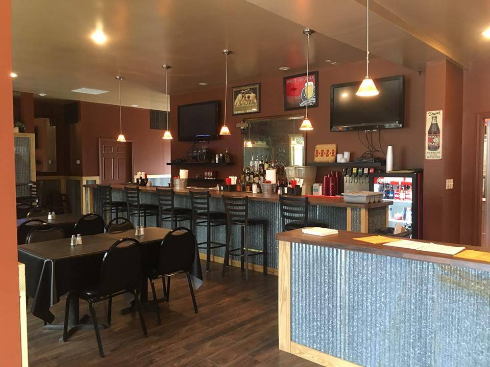 Caseys Restaurant | restaurant | 200 N Pike St, Clarksburg, WV 26301, USA | 3046244378 OR +1 304-624-4378