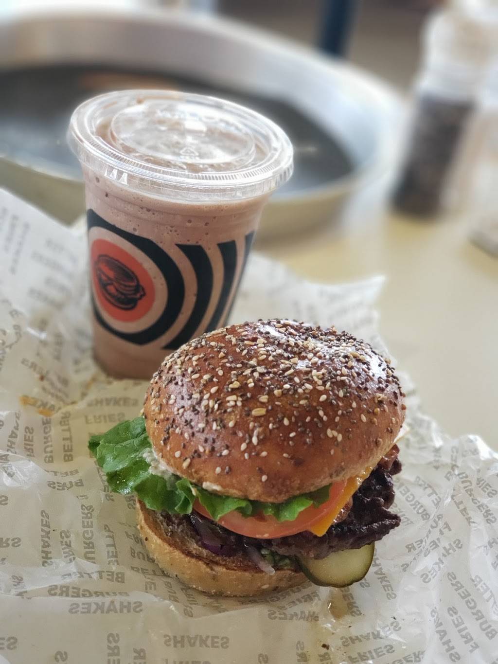 South St. Burger | restaurant | 738 Burloak Dr, Burlington, ON L7L 0B1, Canada | 9056375409 OR +1 905-637-5409