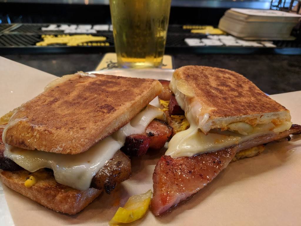 Von Ebert Brewing Glendoveer | restaurant | 14021 NE Glisan St, Portland, OR 97230, USA | 5038788708 OR +1 503-878-8708