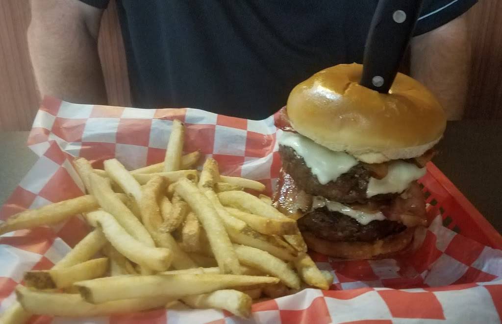 Chickens Place | restaurant | 142 N Main St, St Charles, MO 63301, USA | 6364931998 OR +1 636-493-1998