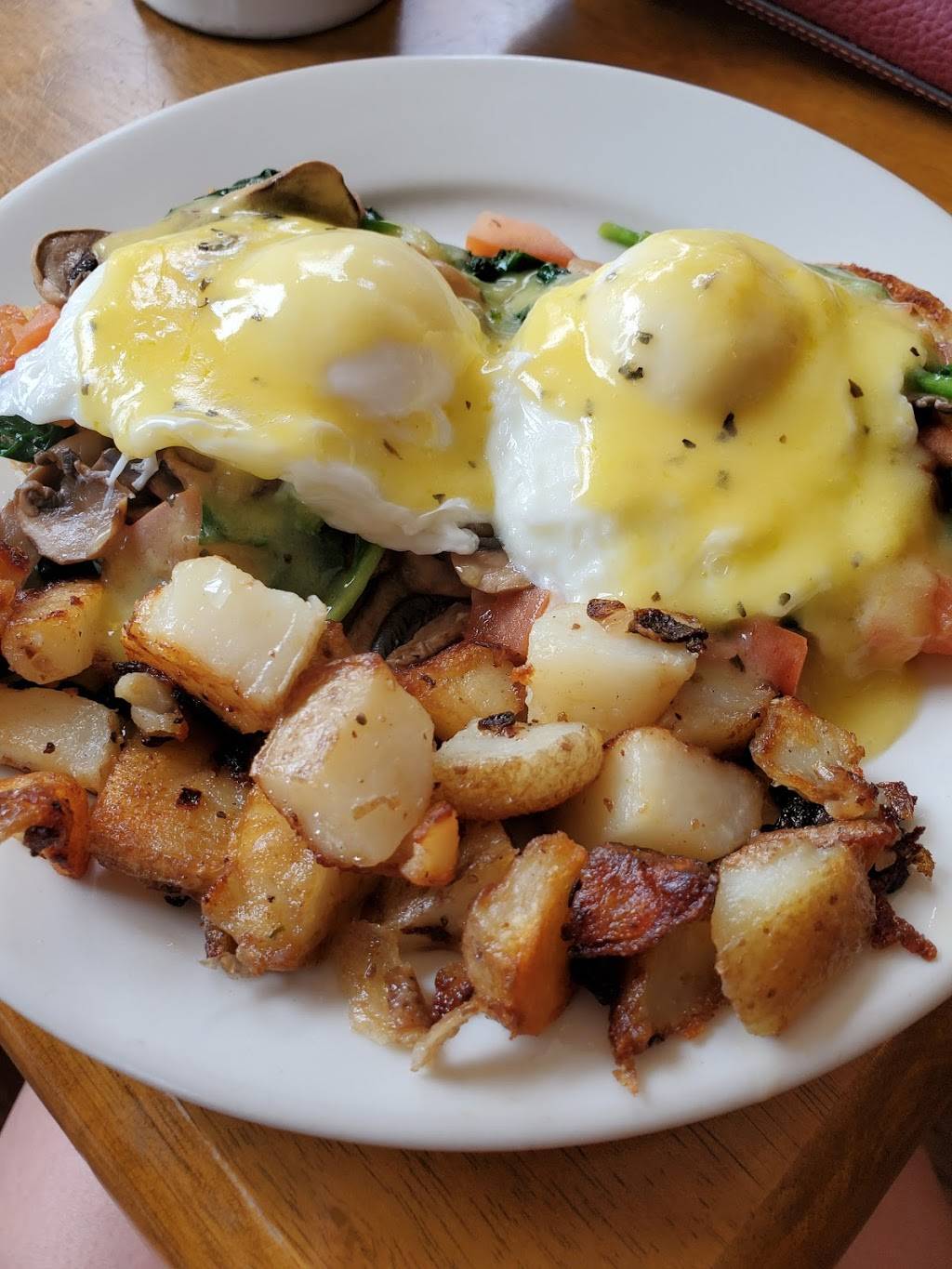 Hungry Hollow Cafe | restaurant | 37 Main St, Limerick, ME 04048, USA | 2077938585 OR +1 207-793-8585