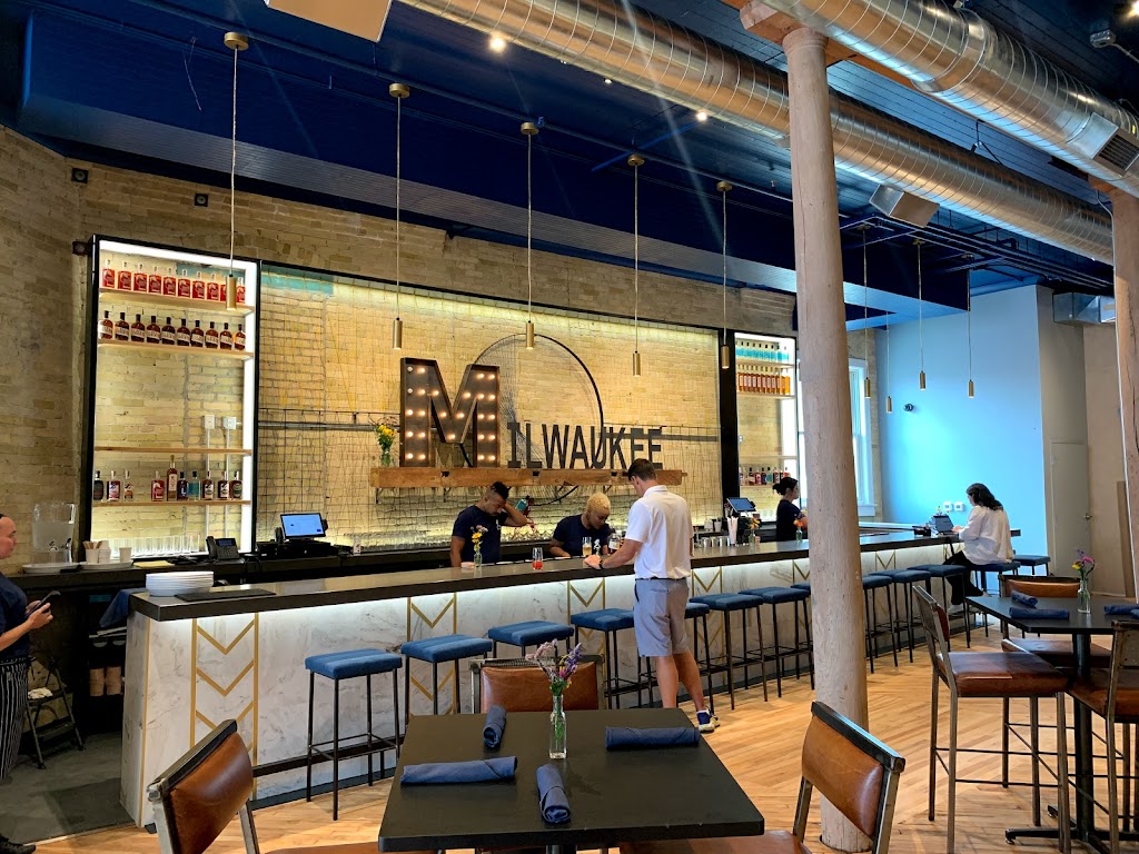 Central Standard Craft Distillery Crafthouse & Kitchen | restaurant | 320 E Clybourn St, Milwaukee, WI 53202, USA | 4144558870 OR +1 414-455-8870