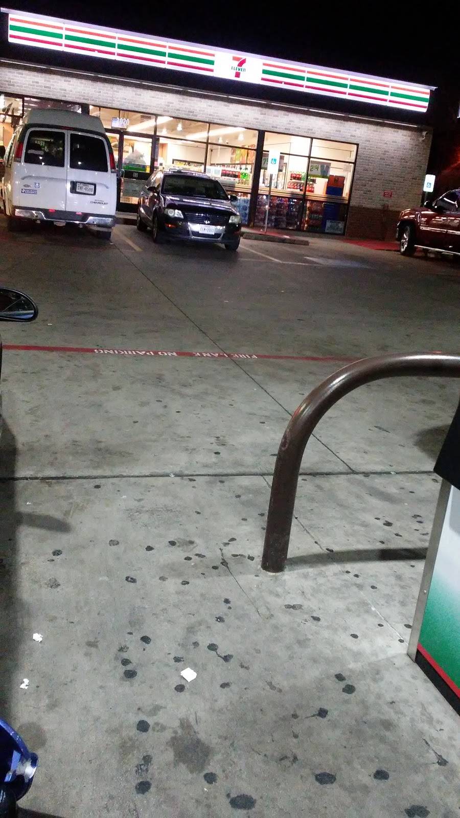 7-Eleven | bakery | 3020 N Hampton Rd, Dallas, TX 75212, USA | 2149054302 OR +1 214-905-4302