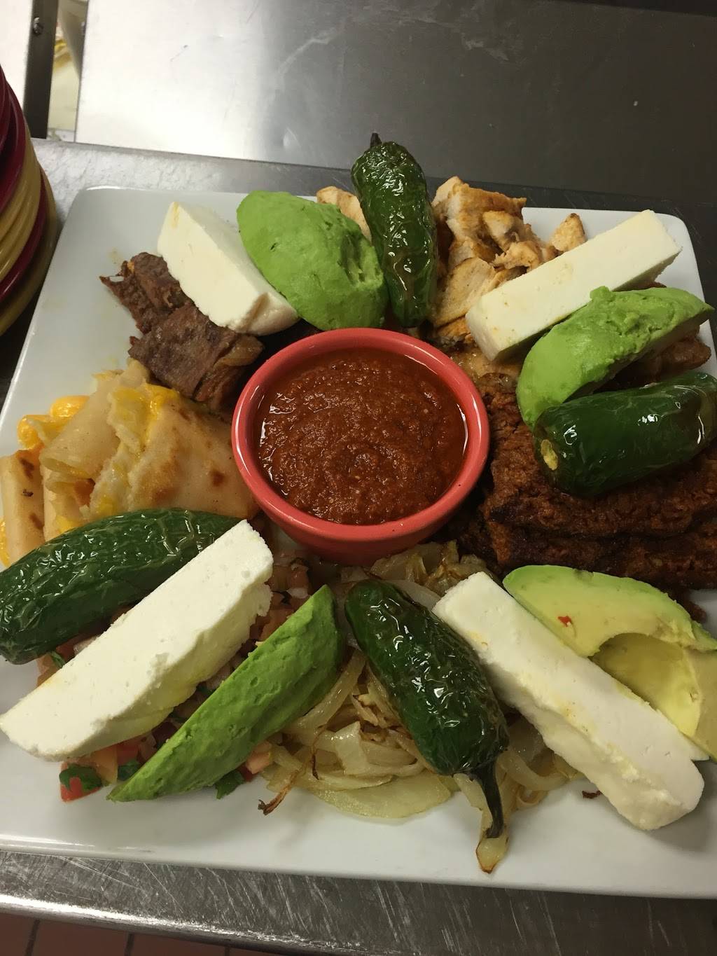 La Fiesta Restaurant Bar | restaurant | 106 N Green St, Hanford, CA 93230, USA | 5595838775 OR +1 559-583-8775