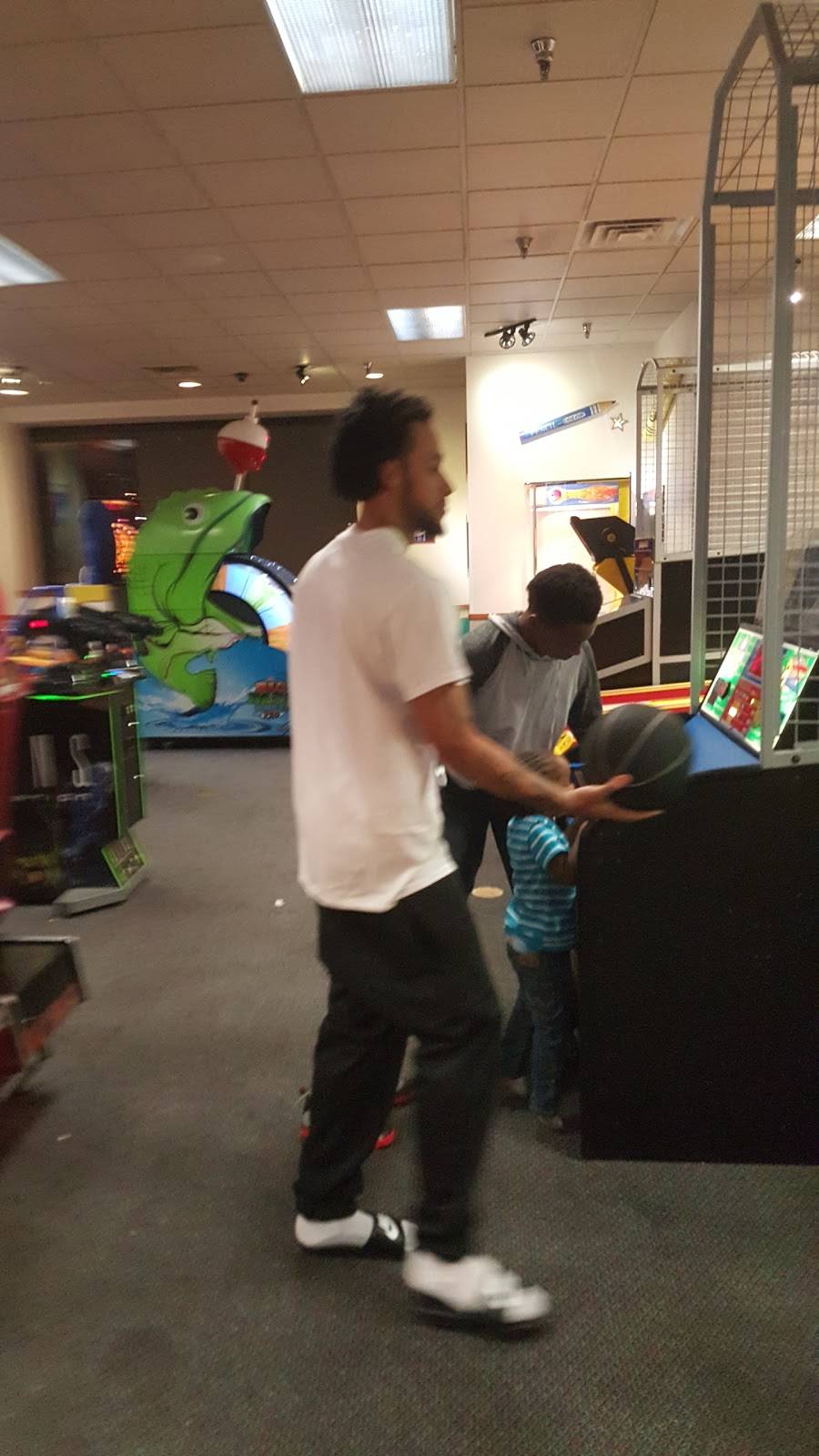 Chuck E. Cheeses | restaurant | 2300 N Salisbury Blvd, Salisbury, MD 21801, USA | 4105482111 OR +1 410-548-2111