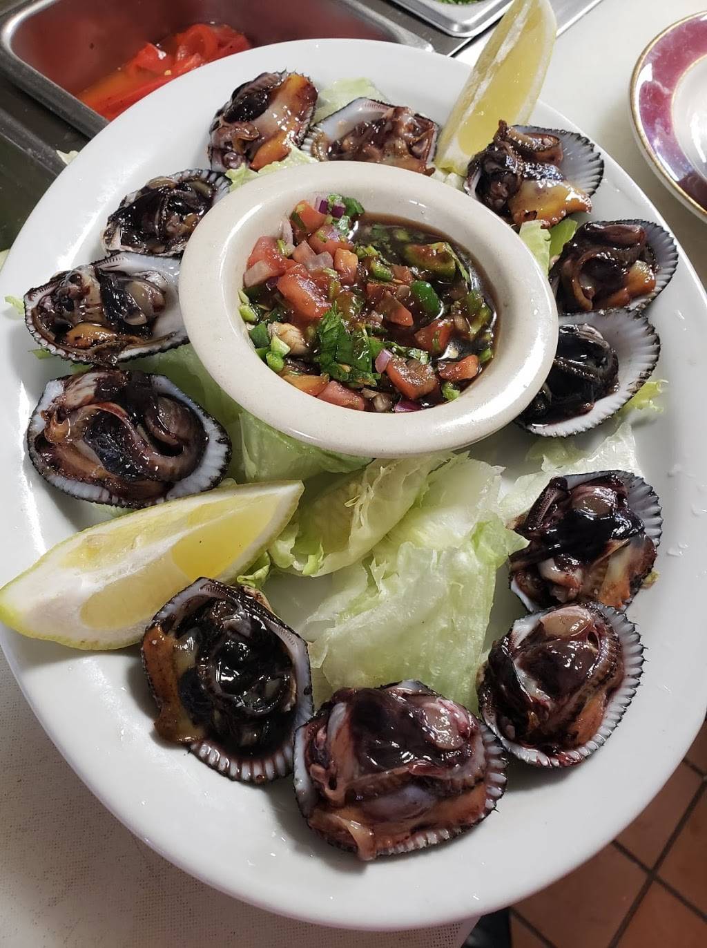 La Union Oyster & Clam Bar | restaurant | 102 N Franklin St, Hempstead, NY 11550, USA | 5164939624 OR +1 516-493-9624