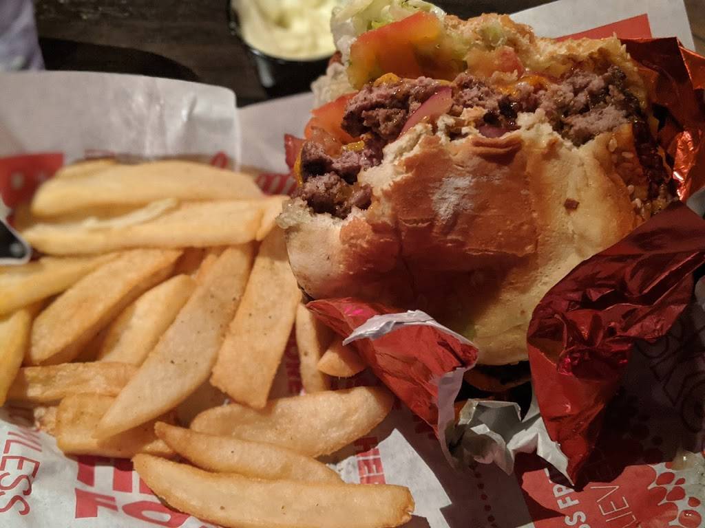 Red Robin Gourmet Burgers and Brews | restaurant | 14797 N Kelsey St, Monroe, WA 98272, USA | 3608059949 OR +1 360-805-9949