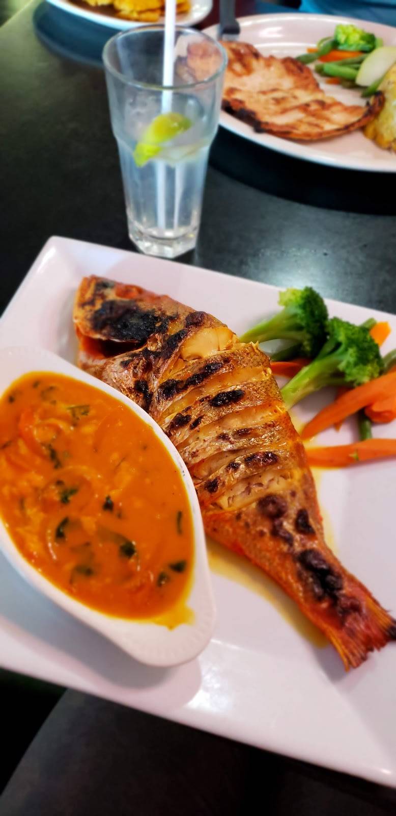 Caridad & Louie | restaurant | 1660 E Gun Hill Rd, Bronx, NY 10469, USA | 7188623939 OR +1 718-862-3939